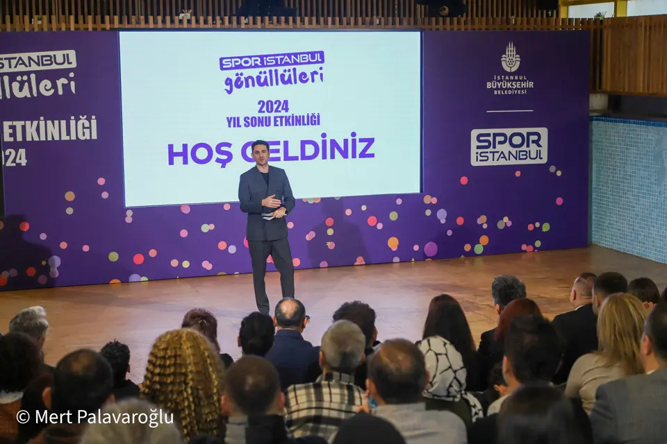 Mert Palavaroğlu — Mikrofon ve sahne anı