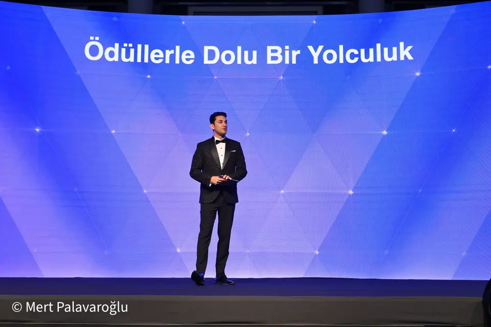 Ödül töreni sunuculuğu — Mert Palavaroğlu